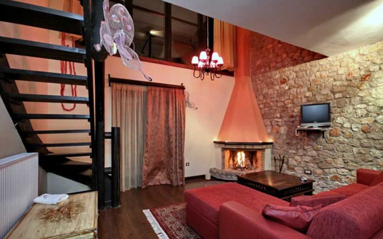 Η εσωτερική σκάλα της Grand Suite προς το καθιστικό